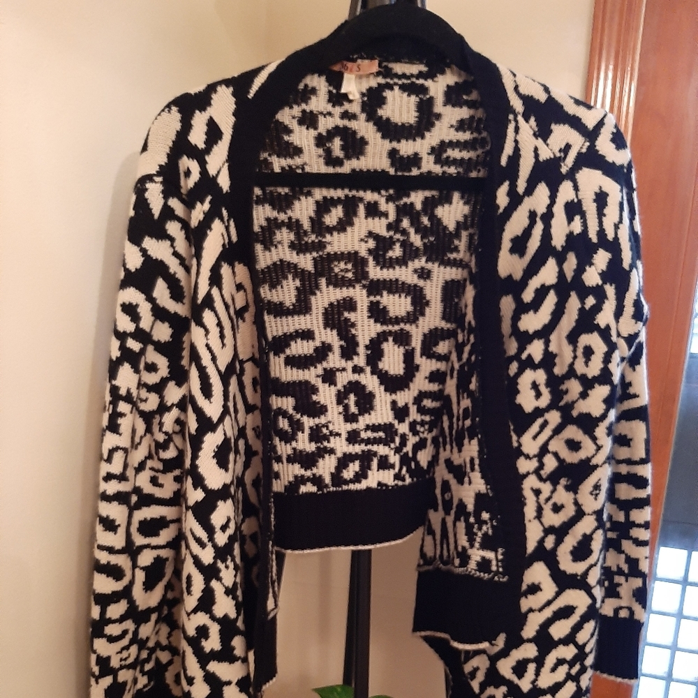 Black and white animal pront cardigan